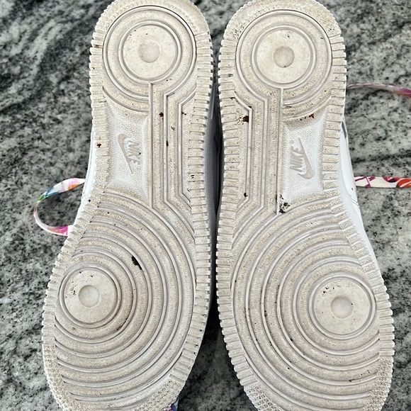 Air Force 1. Size 6.5 Y ( it fits my Sz 8 womens foot) - Picture 9 of 11